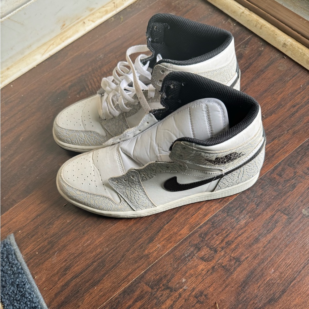 Jordan 1 Mid